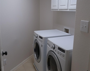 2915 Briona Wood Ln - Photo Thumbnail 13
