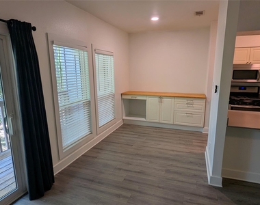 3839 Dry Creek Dr - Photo Thumbnail 6