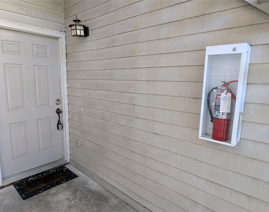 3839 Dry Creek Dr - Photo Thumbnail 1