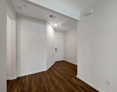 2725 Woodall Dr - Photo Thumbnail 3