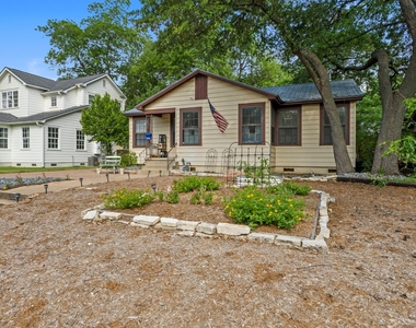 3206 Kerbey Ln - Photo Thumbnail 2