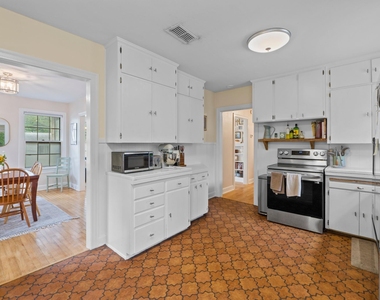 3206 Kerbey Ln - Photo Thumbnail 9