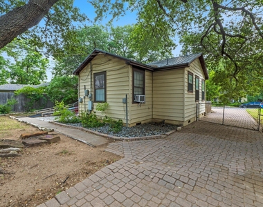 3206 Kerbey Ln - Photo Thumbnail 30