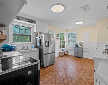 3206 Kerbey Ln - Photo Thumbnail 10