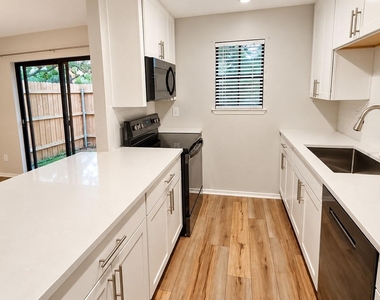 4159 Steck Ave - Photo Thumbnail 7