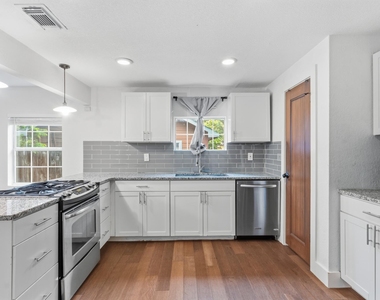 1137 Nickols Ave - Photo Thumbnail 6