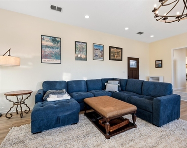 158 Goertz Dr - Photo Thumbnail 6