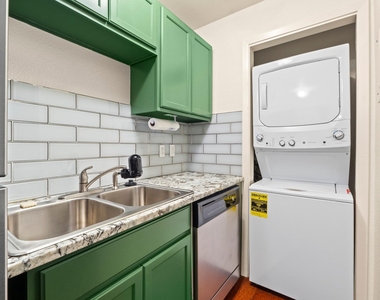 1110 W 22nd St - Photo Thumbnail 7