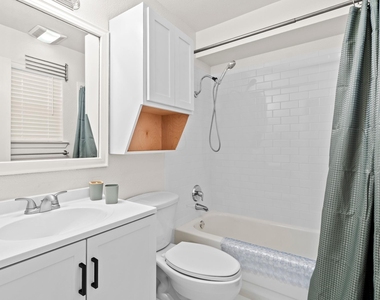 1110 W 22nd St - Photo Thumbnail 13