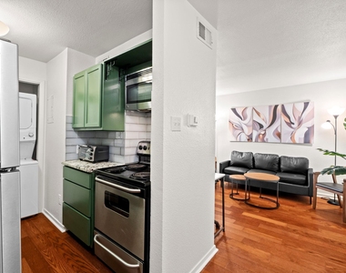 1110 W 22nd St - Photo Thumbnail 8