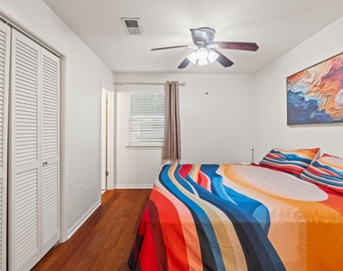 1110 W 22nd St - Photo Thumbnail 12