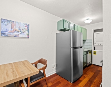 1110 W 22nd St - Photo Thumbnail 9