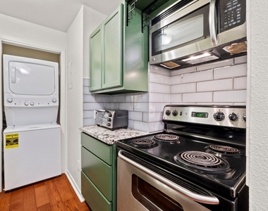 1110 W 22nd St - Photo Thumbnail 6