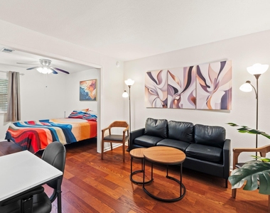 1110 W 22nd St - Photo Thumbnail 4
