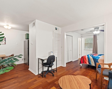 1110 W 22nd St - Photo Thumbnail 10