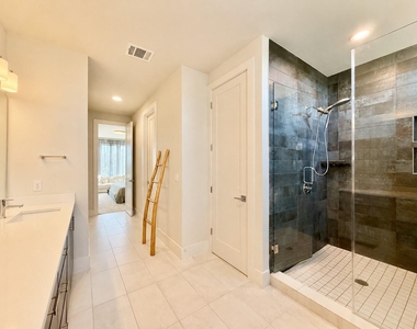 7915 Floracita Ln - Photo Thumbnail 6