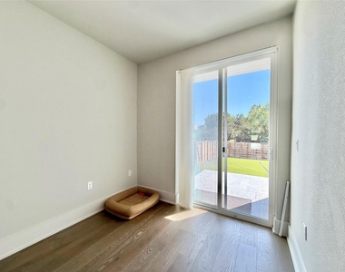 7915 Floracita Ln - Photo Thumbnail 12