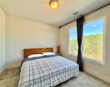 7915 Floracita Ln - Photo Thumbnail 10