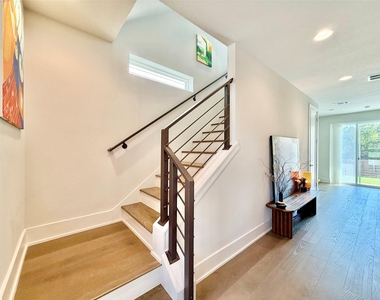7915 Floracita Ln - Photo Thumbnail 5