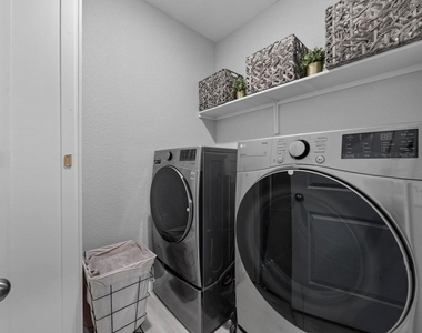 301 Brody Ln - Photo Thumbnail 15