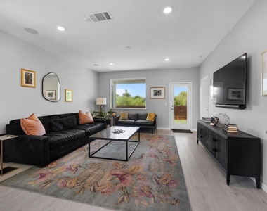 301 Brody Ln - Photo Thumbnail 7