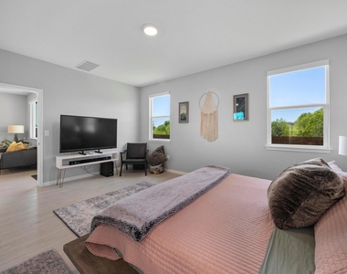 301 Brody Ln - Photo Thumbnail 9