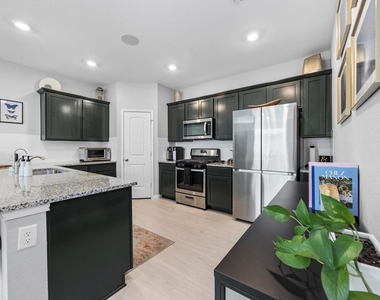 301 Brody Ln - Photo Thumbnail 4