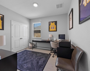 301 Brody Ln - Photo Thumbnail 12