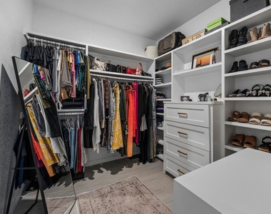 301 Brody Ln - Photo Thumbnail 11