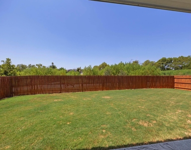 301 Brody Ln - Photo Thumbnail 16