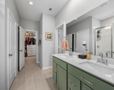301 Brody Ln - Photo Thumbnail 10