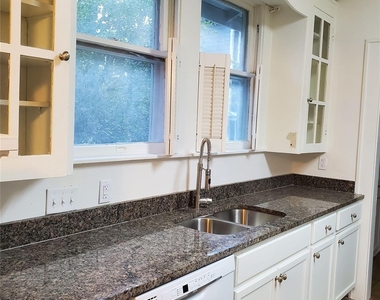 4113 Speedway - Photo Thumbnail 6