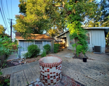 4113 Speedway - Photo Thumbnail 21