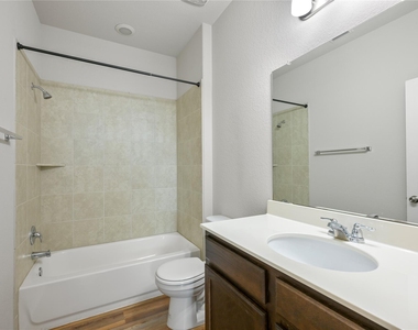 448 Triumph Rd - Photo Thumbnail 4