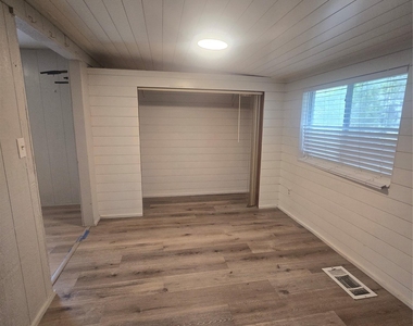 21401 Lindeman Ln - Photo Thumbnail 22