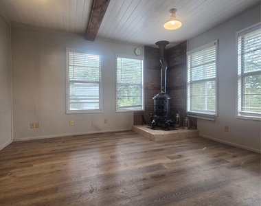 21401 Lindeman Ln - Photo Thumbnail 7