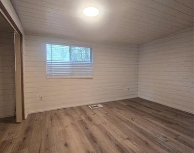 21401 Lindeman Ln - Photo Thumbnail 21