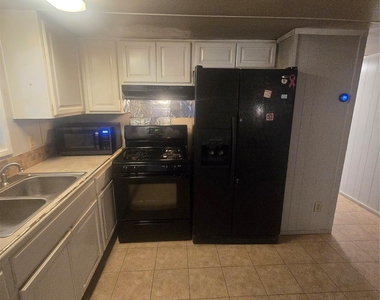 21401 Lindeman Ln - Photo Thumbnail 10