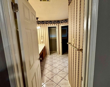 8514 Red Willow Dr - Photo Thumbnail 13