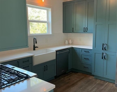 1233 Delano St - Photo Thumbnail 3