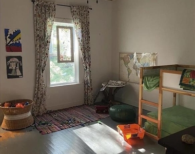 1233 Delano St - Photo Thumbnail 16