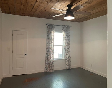 1233 Delano St - Photo Thumbnail 17