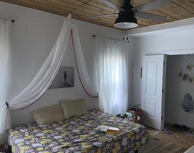 1233 Delano St - Photo Thumbnail 14