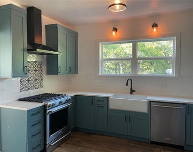 1233 Delano St - Photo Thumbnail 7