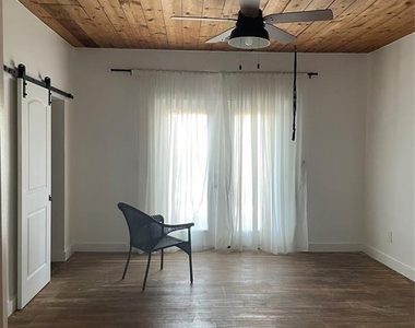 1233 Delano St - Photo Thumbnail 9
