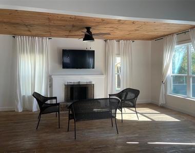 1233 Delano St - Photo Thumbnail 1