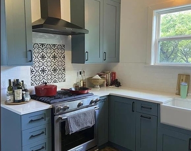 1233 Delano St - Photo Thumbnail 6