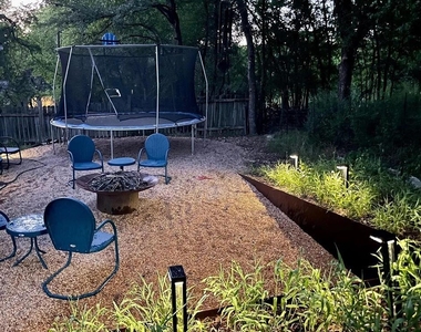 1233 Delano St - Photo Thumbnail 22
