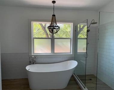 1233 Delano St - Photo Thumbnail 10