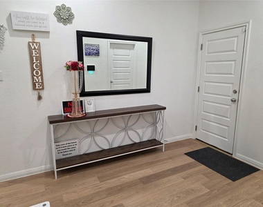 203 Spirit St - Photo Thumbnail 8